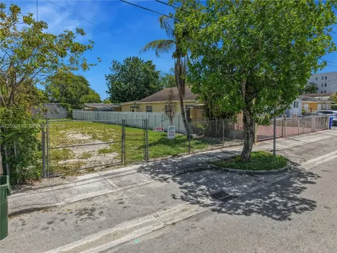 2709 NW 24th Avenue Miami FL 33142