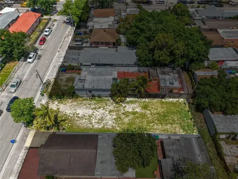 2709 NW 24th Avenue Miami FL 33142