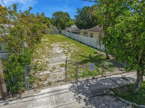 2709 NW 24th Avenue Miami FL 33142