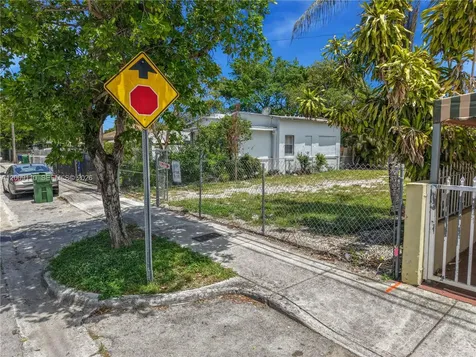 2709 NW 24th Avenue Miami FL 33142
