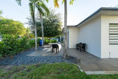 1615 NE 9th Street Fort Lauderdale FL 33304