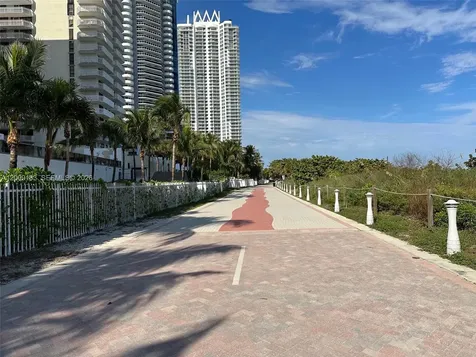 6039 Collins Avenue Miami Beach FL 33140