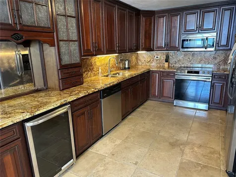 6039 Collins Avenue Miami Beach FL 33140