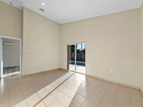 704 SE 14th Place Homestead FL 33033