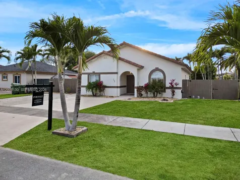 704 SE 14th Place Homestead FL 33033