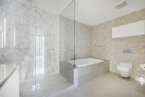 88 SW 7th Street Miami FL 33130