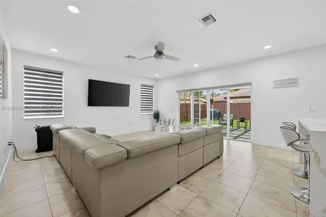 1033 NE 35th Avenue Homestead FL 33033