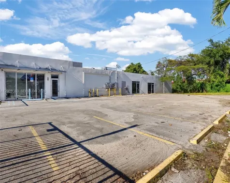 69 NW 27th Avenue Miami FL 33125