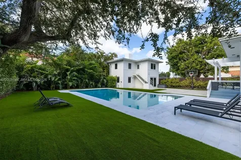 4340 Pine Tree Drive Miami Beach FL 33140