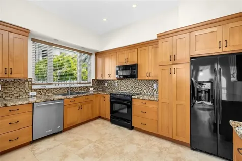 4340 Pine Tree Drive Miami Beach FL 33140