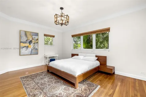 4340 Pine Tree Drive Miami Beach FL 33140