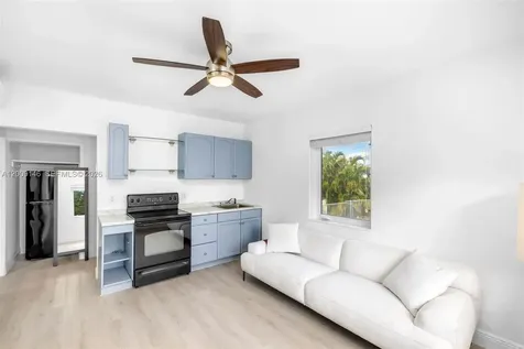 4340 Pine Tree Drive Miami Beach FL 33140