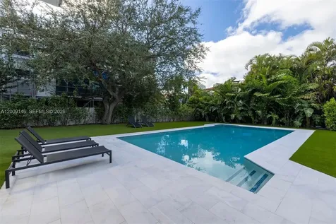4340 Pine Tree Drive Miami Beach FL 33140