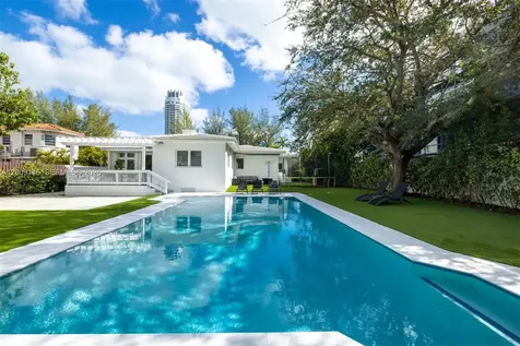4340 Pine Tree Drive Miami Beach FL 33140