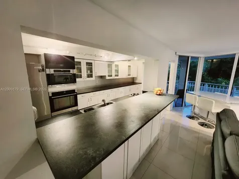 1000 Quayside Terrace Miami FL 33138