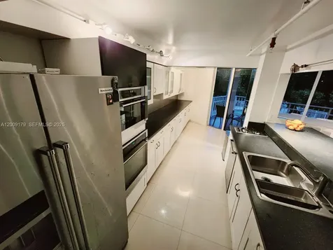 1000 Quayside Terrace Miami FL 33138