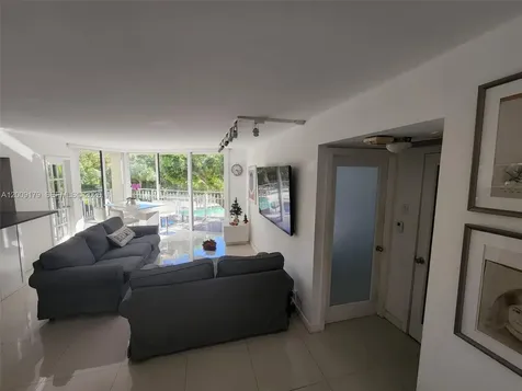 1000 Quayside Terrace Miami FL 33138