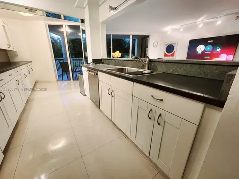 1000 Quayside Terrace Miami FL 33138