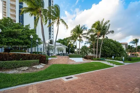 1000 Quayside Terrace Miami FL 33138