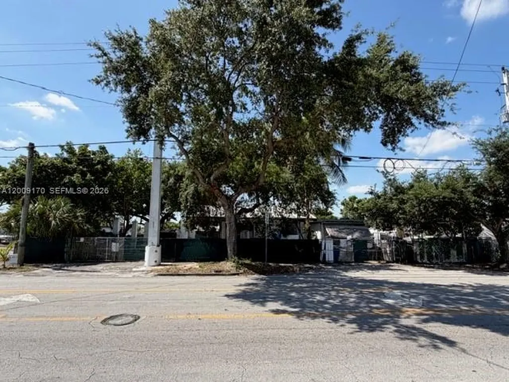 890 E 52nd Street Hialeah FL 33013
