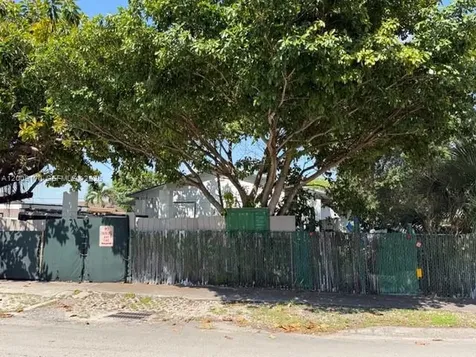 890 E 52nd Street Hialeah FL 33013