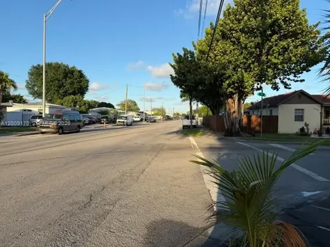 890 E 52nd Street Hialeah FL 33013