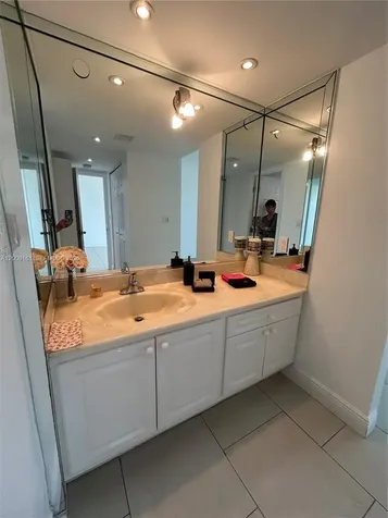 20301 W Country Club Drive Aventura FL 33180