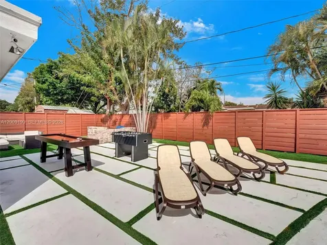 2461 SW 16th Court Fort Lauderdale FL 33312