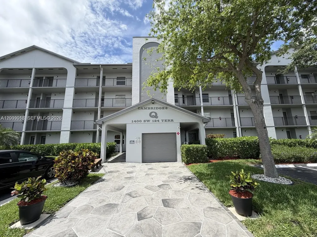 1400 SW 124th Terrace Pembroke Pines FL 33027