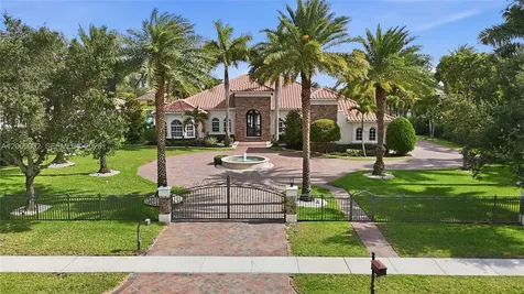 14370 Jockey Circle N Davie FL 33330
