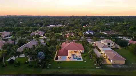 14370 Jockey Circle N Davie FL 33330