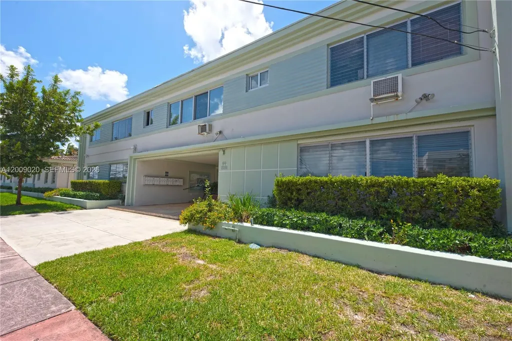 2250 Bay Drive Miami Beach FL 33141