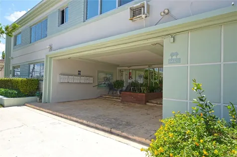 2250 Bay Drive Miami Beach FL 33141