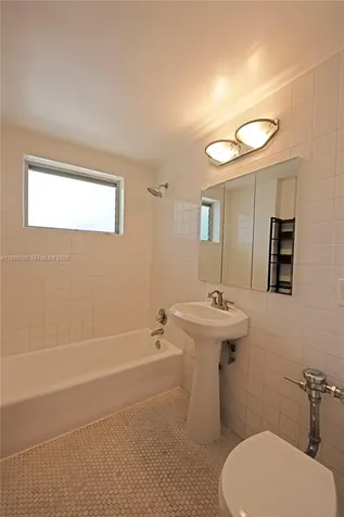 2250 Bay Drive Miami Beach FL 33141