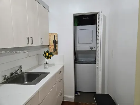 1219 Meridian Avenue Miami Beach FL 33139