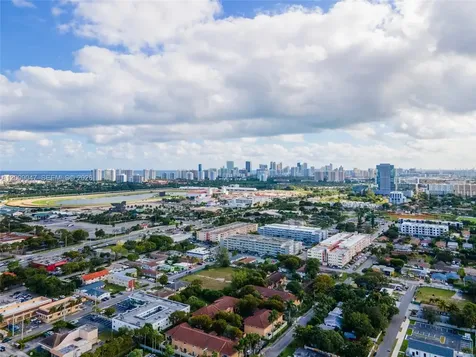 59 SE 3rd Avenue Hallandale Beach FL 33009