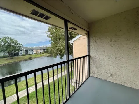 3957 NW 87th Avenue Sunrise FL 33351
