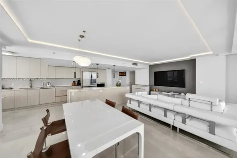 400 S Pointe Drive Miami Beach FL 33139