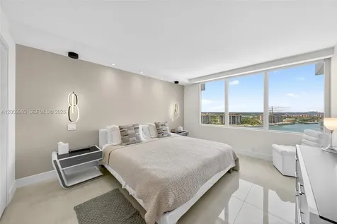 400 S Pointe Drive Miami Beach FL 33139