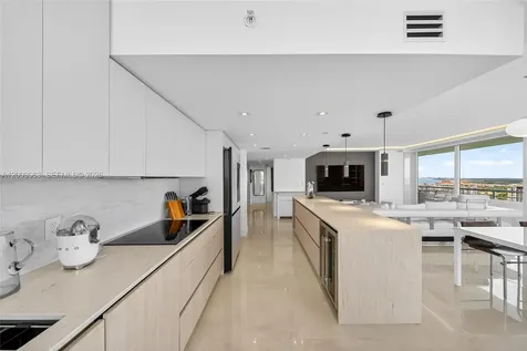 400 S Pointe Drive Miami Beach FL 33139