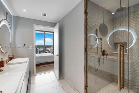 2678 Tigertail Miami FL 33133