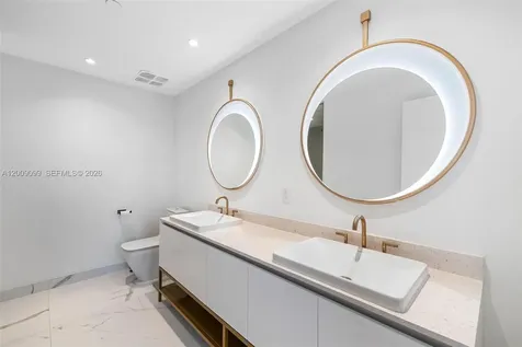 2678 Tigertail Miami FL 33133