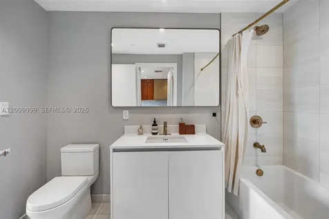 2678 Tigertail Miami FL 33133