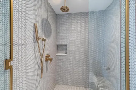 2678 Tigertail Miami FL 33133