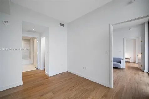 2678 Tigertail Miami FL 33133