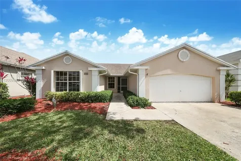 2395 SE 7th Place Homestead FL 33033
