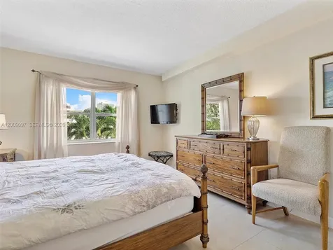 400 Kings Point Drive Sunny Isles Beach FL 33160