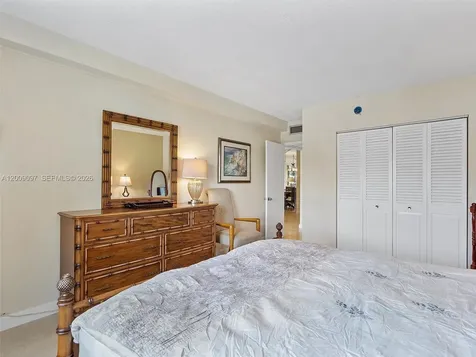 400 Kings Point Drive Sunny Isles Beach FL 33160