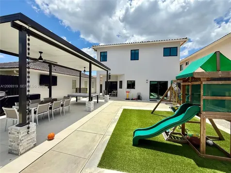 7963 NW 195th Terrace Hialeah FL 33015
