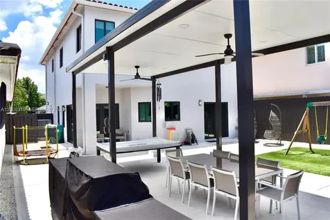 7963 NW 195th Terrace Hialeah FL 33015